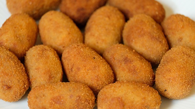 croquettes-g2391d515d_640.jpg