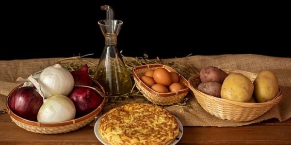 Omelette aux pommes de terre : la recette traditionnelle étape par étape