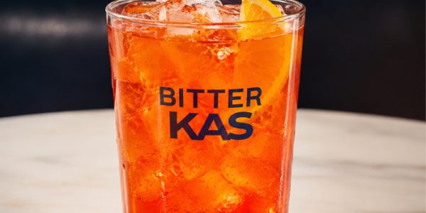 Bitter Kas : la boisson rafraîchissante incontournable de l´apéritif