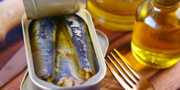 Conservas en aceite, escabeche o salsa: qué cambia entre ellas