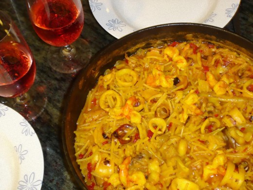  Calamari mit Nudeln und Garnelen